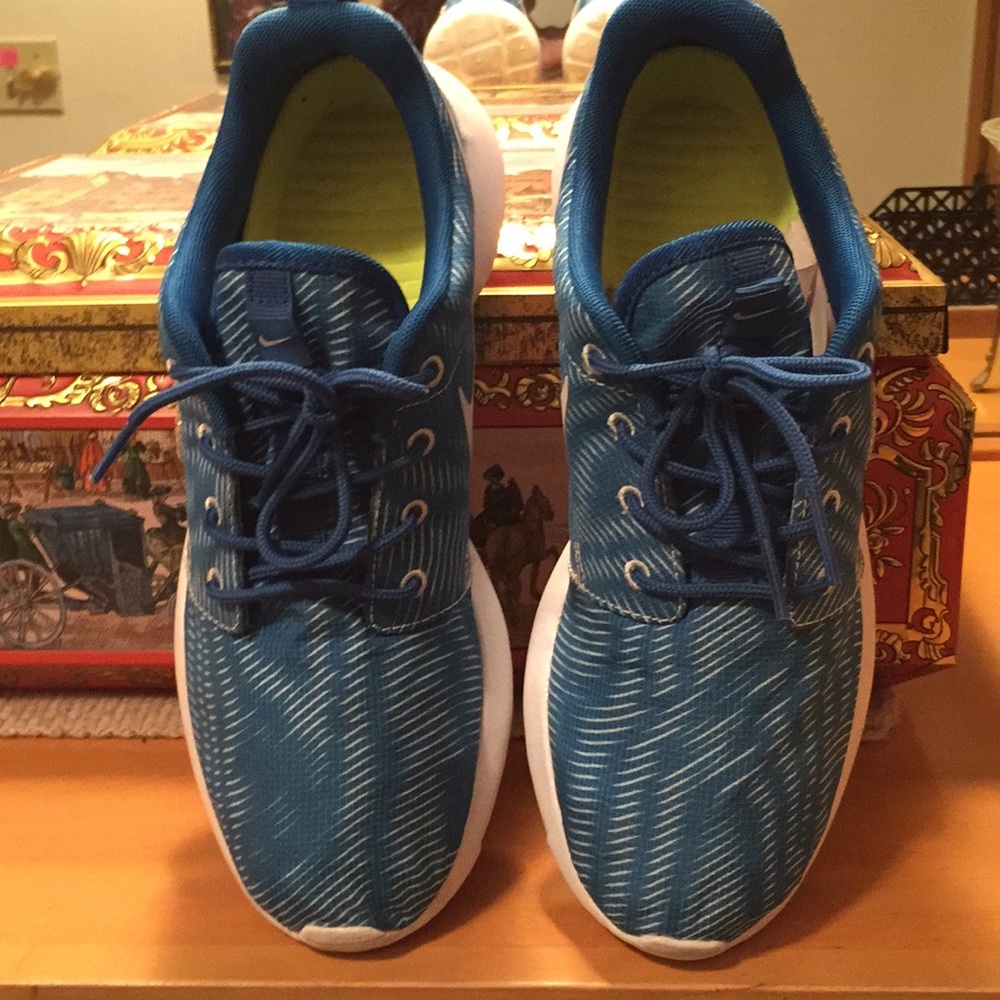 Nike’s - Picture 2 of 3